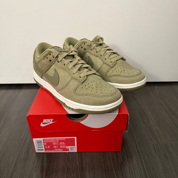 Nike Dunk Low Premium MF Neutral Olive/Sail Sneakers Women’s size 6 New in Box - Picture 3 of 13